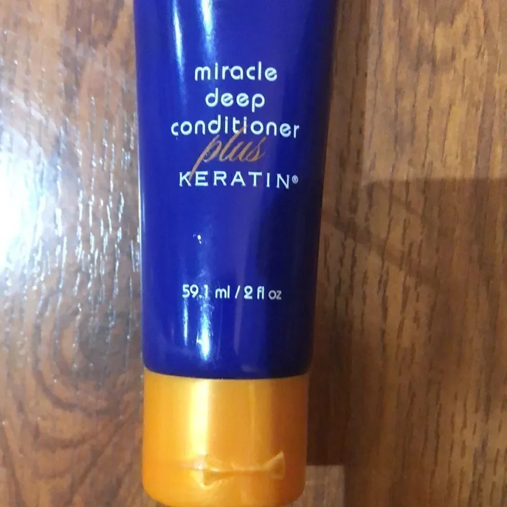 It’s a 10 Miracle deep conditioner plus keratin 2 ounce travel size.